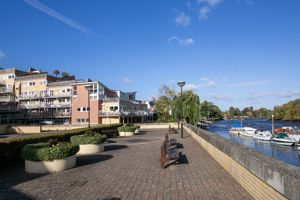 Regatta House / River Thames- click for photo gallery